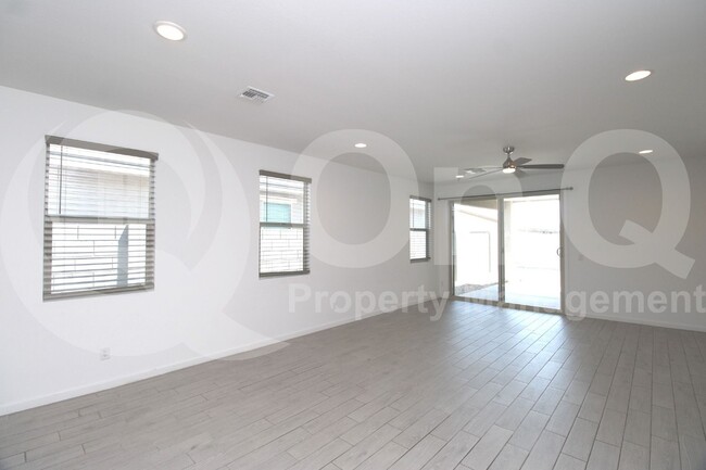 Building Photo - 12581 W Daley Ln