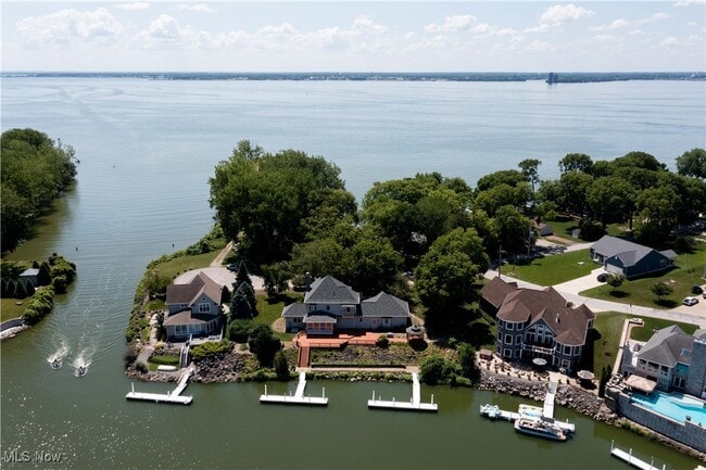 Building Photo - 4591 S Memorial Shoreway Dr