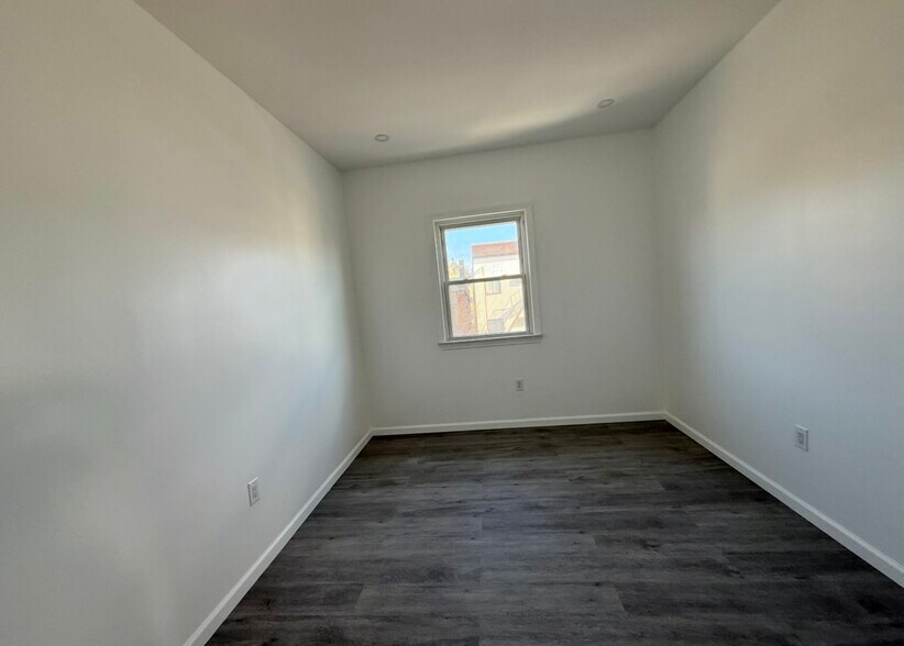 Building Photo - 17 Kearny Ave