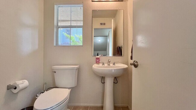 Building Photo - 10206 Wateridge Cir