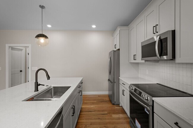 Building Photo - BRAND NEW! Spacious Nashville Home in a Qu...