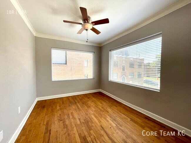 Building Photo - 1114 W 45th St