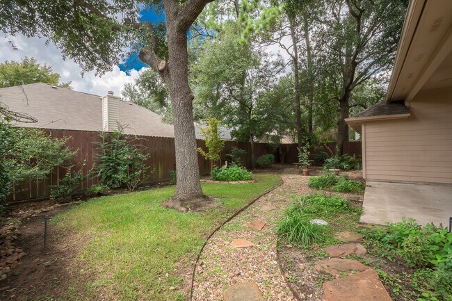 Building Photo - 16015 Lausanne Dr