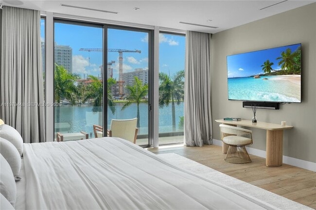 Building Photo - 5501 Pine Tree Dr