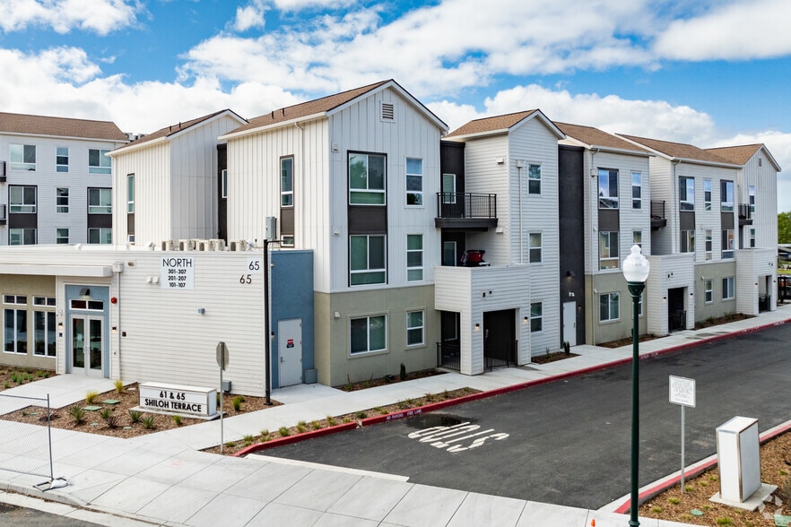 Leasing Entrance - Shiloh Terrace