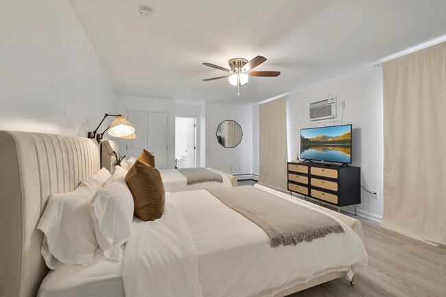 Building Photo - 163 Silver Lake Rd