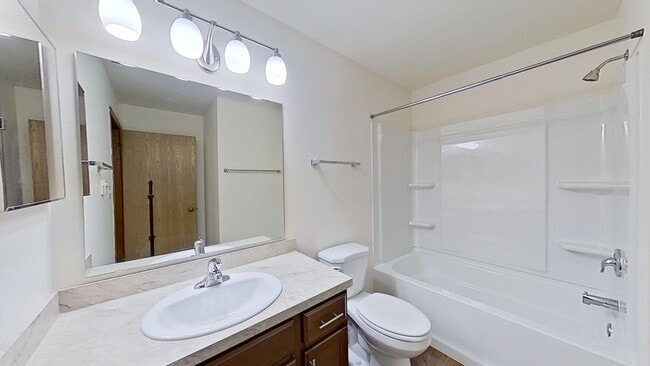 Building Photo - RENT SPECIAL - Renovated Upper 2 Bedroom 2 Bathroom Apartment Available