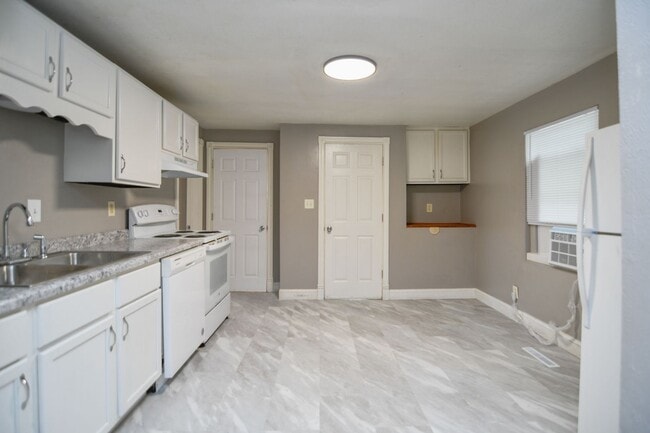 Building Photo - 4 Bed 1 Bath Single Family Home