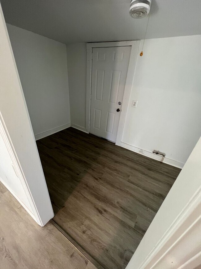 Building Photo - Remodeled 2 Bed 1 Bath House Available 4-15-2024