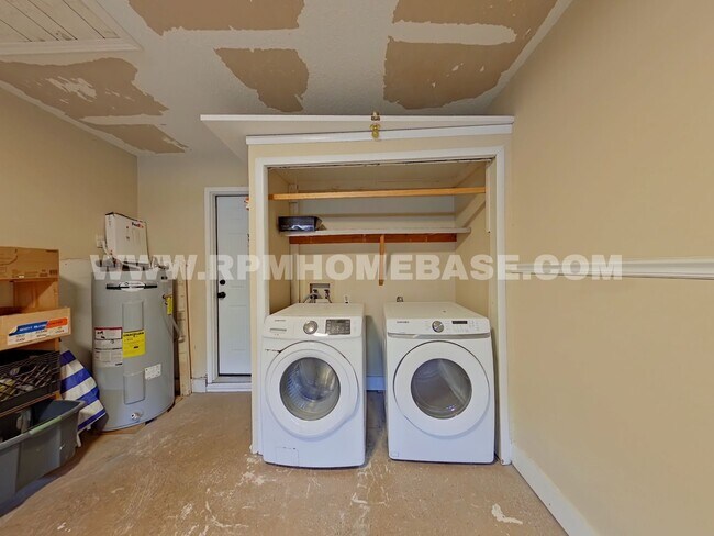 Building Photo - Charming 3-Bedroom Home in Crestview with Modern Features!