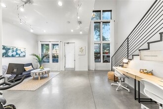 Building Photo - 210 N Spurgeon St