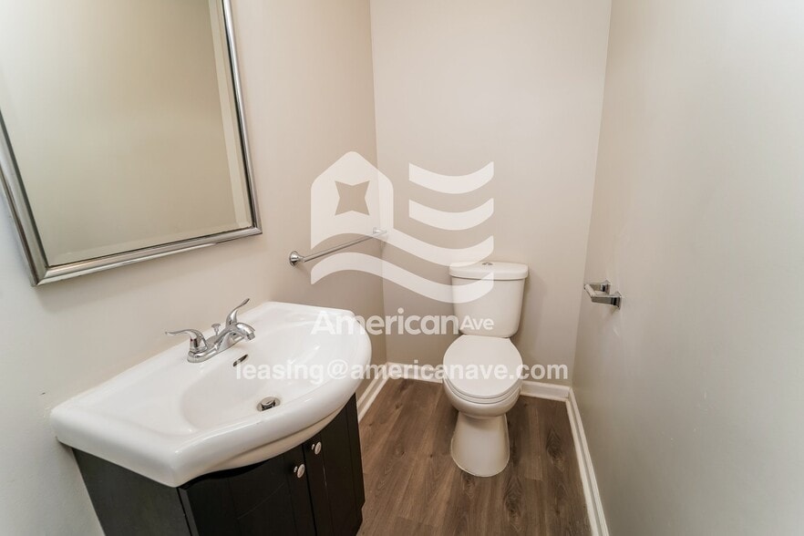 Building Photo - 1715 Albert St