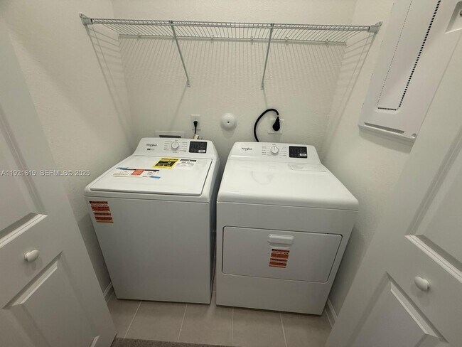 Building Photo - 2746 SE 24th Terrace