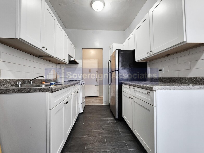 Building Photo - 210 W 251st St