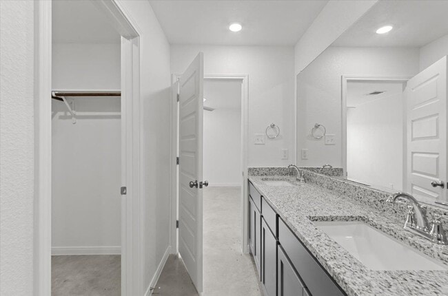 Building Photo - 911 Sevenleaf Ln