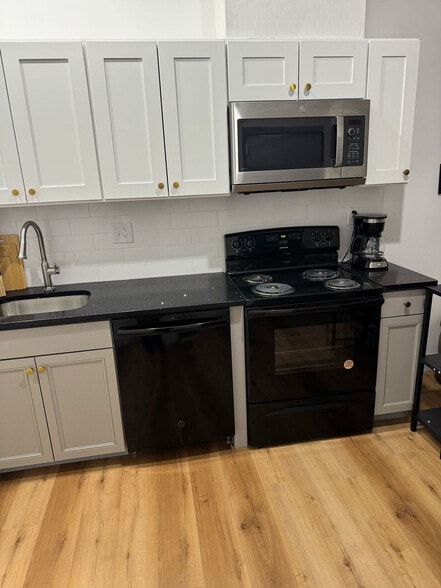 Building Photo - 1384 Ridge Ave