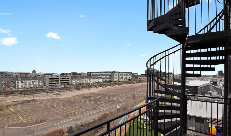 Private stairs to rooftop deck - 2715 Blake St
