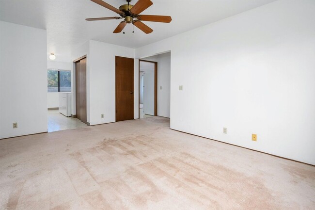 Building Photo - South Kihei 2 Bedroom / 1 Bathroom Unfurni...