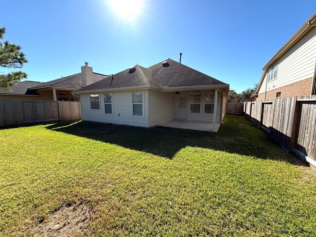 Building Photo - 16818 Ranger Ridge Dr