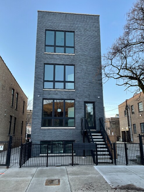 Building Photo - 1647 W Hubbard St