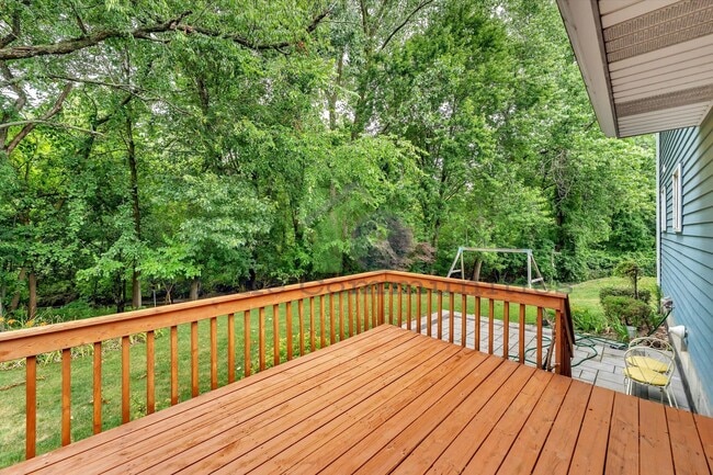 Building Photo - Beautiful Spacious 4 Bedroom Kentwood Home