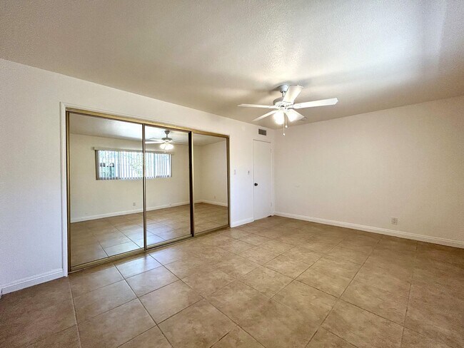 Building Photo - AVAILABLE NOW!! 2 Bedroom 1 Bathroom Apart...