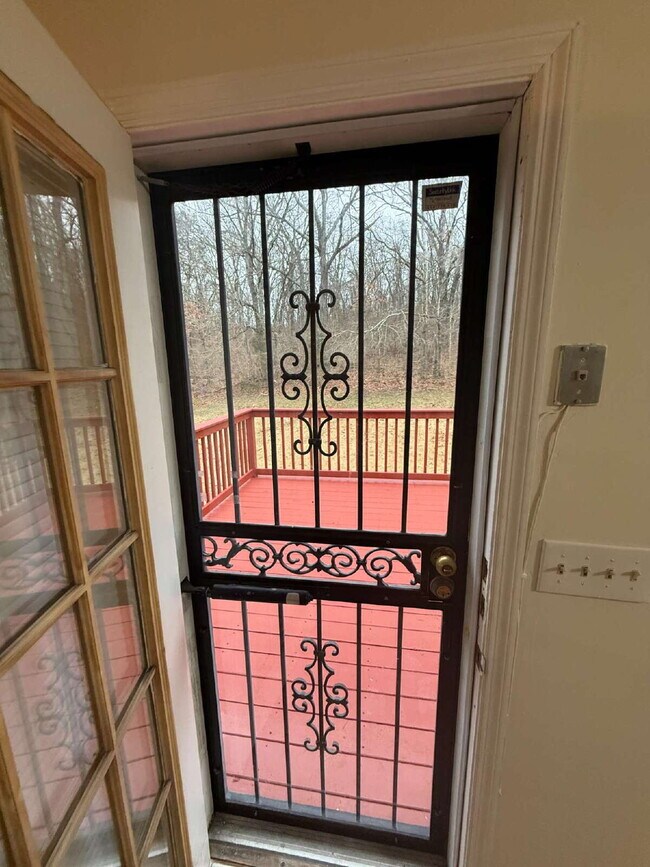 Building Photo - 821 Hillmore Dr