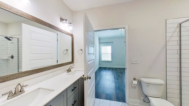 Building Photo - Well Kept Columbia County Rental