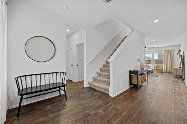 Building Photo - 144 Calgary Ln