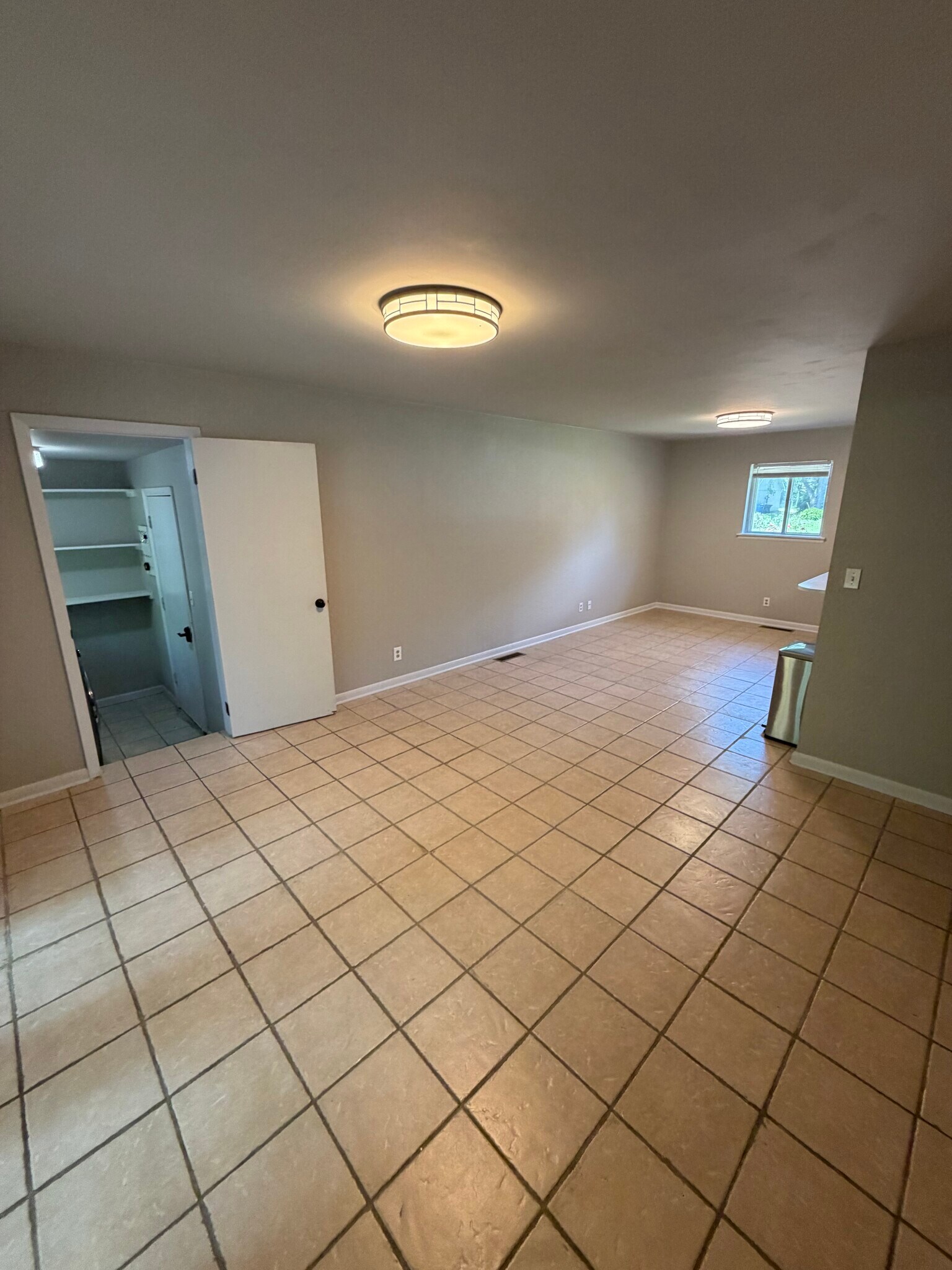 Building Photo - 2332 N Gooseberry Ln