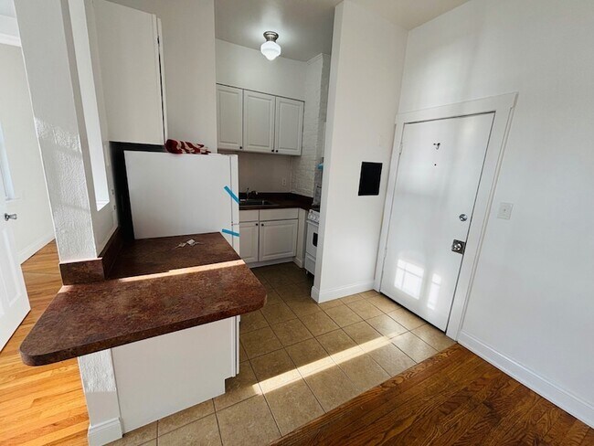 Building Photo - 420 Littleworth Ln