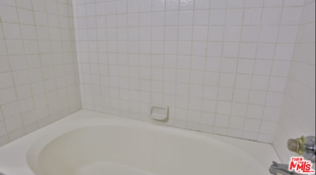 Building Photo - 2222 Beachwood Dr