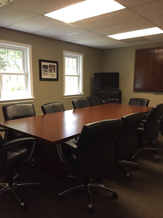 Building Photo - 1B Commons Dr