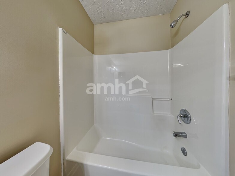 Building Photo - 11 Glenpark Ct