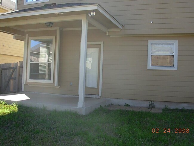 Building Photo - 8700 Dulcet Dr
