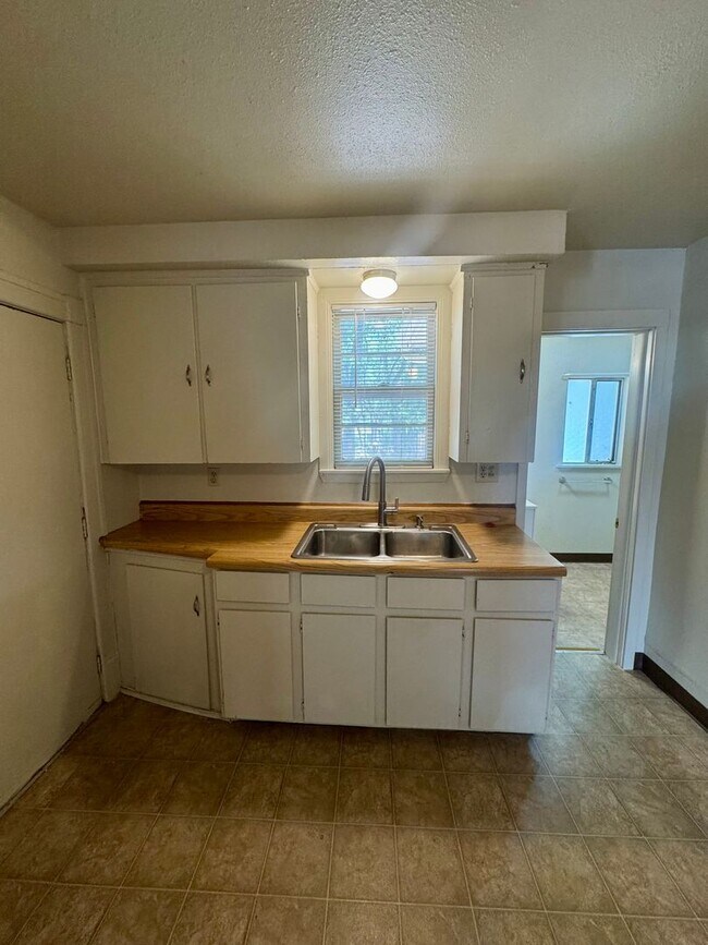 Building Photo - E. Brookside- 126