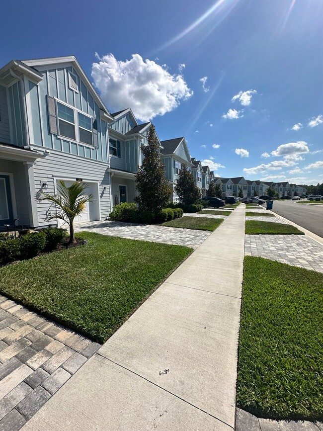 Building Photo - Beachwalk Townhouse, Water View/End Unit, ...