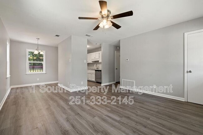 Building Photo - 1725 Harbor Dr E