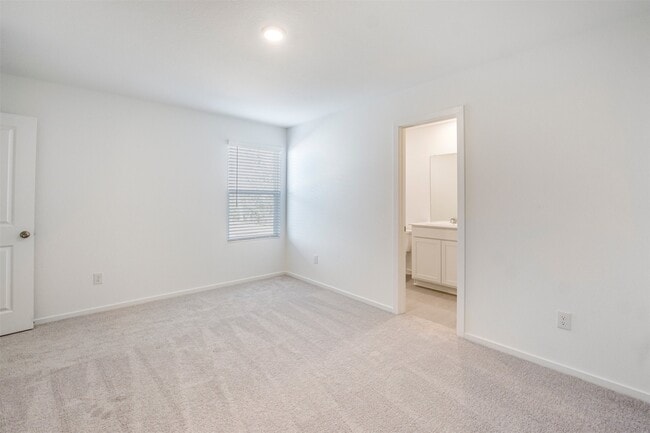 Building Photo - 919 Pertuso Ln