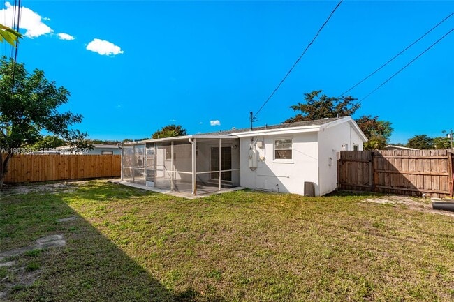 Building Photo - 621 N 70th Way