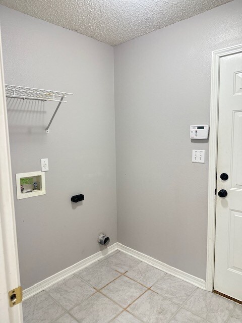 Building Photo - Welcome Home to this 3/2 beautifully Designed for both Relaxation & Entertaining