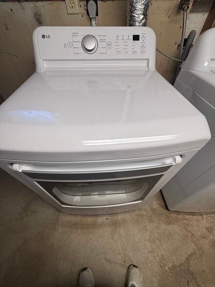 Building Photo - 620 S Rowley St