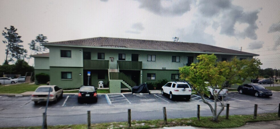 Building front view from University Lane - 1552 University Ln