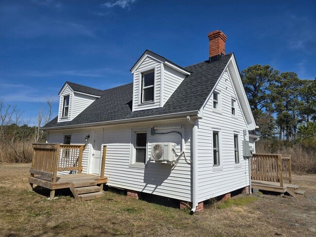 Building Photo - Call Linda 804-642-2106 or linda@vacosold.com