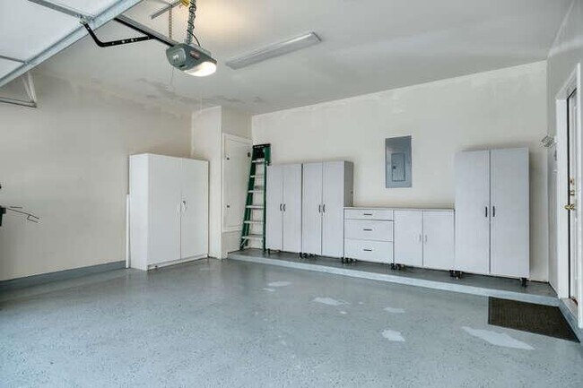 Building Photo - 8518 Cahill Dr