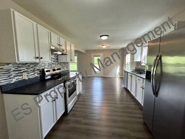 Building Photo - Great 3 Bedroom 2.5 Bathroom Two Story Home with Loft in Lawrence!