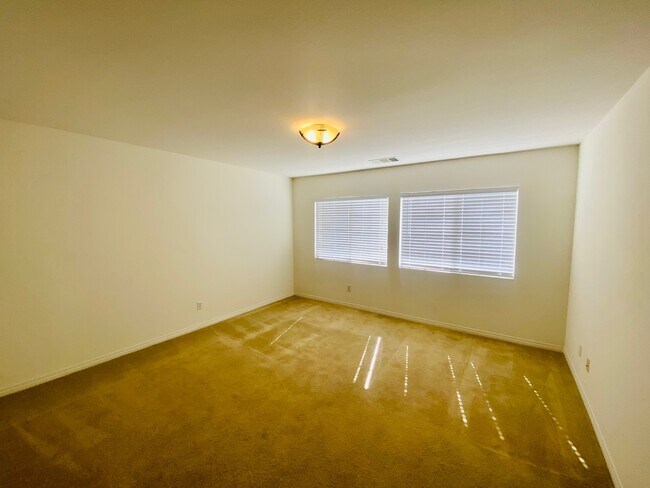 Building Photo - 2306 Cornflower Way