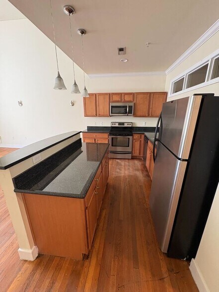 Building Photo - 525 E Grace St