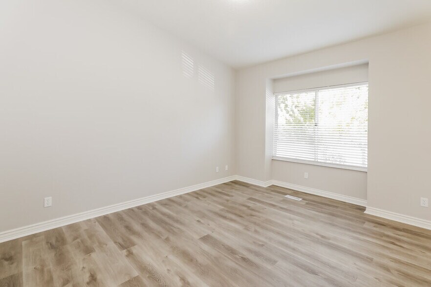 Building Photo - 4867 3000 W St
