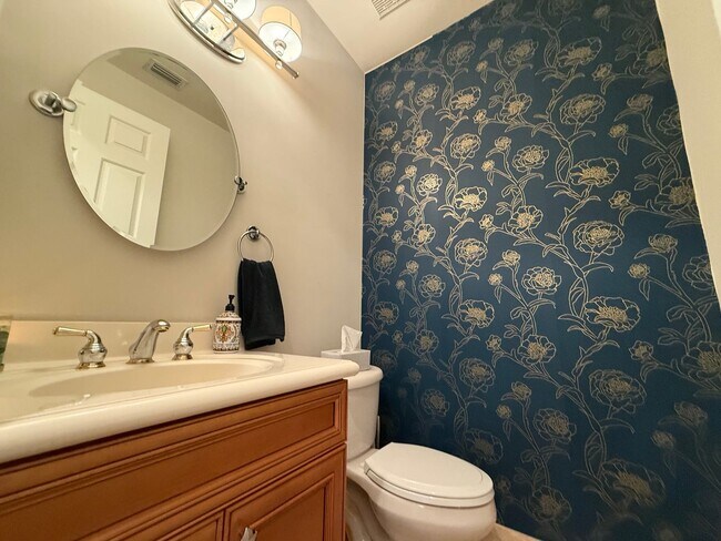 Building Photo - Two-story Upscale Townhouse located at Bel...